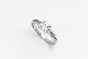 Pridané do zoznamu, Dámsky prsteň strieborný AGPD000581, cena <span class="woocommerce-Price-amount amount"><bdi>30,00&nbsp;<span class="woocommerce-Price-currencySymbol">&euro;</span></bdi></span>.