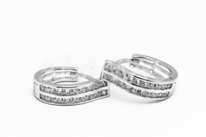 Pridané do zoznamu, Kruhové náušnice strieborné AGNAUK000285, cena <span class="woocommerce-Price-amount amount"><bdi>40,00&nbsp;<span class="woocommerce-Price-currencySymbol">&euro;</span></bdi></span>.