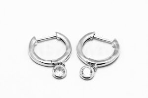 Pridané do zoznamu, Kruhové náušnice strieborné AGNAUK000316, cena <span class="woocommerce-Price-amount amount"><bdi>28,00&nbsp;<span class="woocommerce-Price-currencySymbol">&euro;</span></bdi></span>.