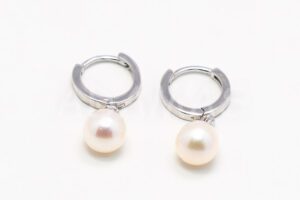 Pridané do zoznamu, Kruhové náušnice strieborné AGNAUK000329, cena <span class="woocommerce-Price-amount amount"><bdi>31,00&nbsp;<span class="woocommerce-Price-currencySymbol">&euro;</span></bdi></span>.