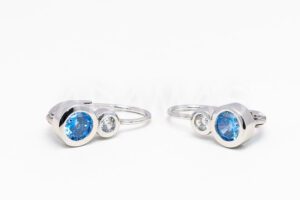 Pridané do zoznamu, Patentové náušnice strieborné AGNAUP000305, cena <span class="woocommerce-Price-amount amount"><bdi>34,00&nbsp;<span class="woocommerce-Price-currencySymbol">&euro;</span></bdi></span>.