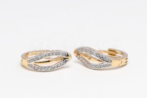 Pridané do zoznamu, Kruhové náušnice zlaté AUNAUK000221, cena <span class="woocommerce-Price-amount amount"><bdi>441,00&nbsp;<span class="woocommerce-Price-currencySymbol">&euro;</span></bdi></span>.