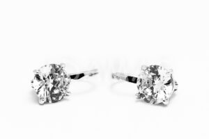 Pridané do zoznamu, Patentové náušnice strieborné AGNAUP000339, cena <span class="woocommerce-Price-amount amount"><bdi>41,00&nbsp;<span class="woocommerce-Price-currencySymbol">&euro;</span></bdi></span>.