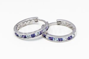 Pridané do zoznamu, Kruhové náušnice zlaté AUNAUK000239, cena <span class="woocommerce-Price-amount amount"><bdi>405,00&nbsp;<span class="woocommerce-Price-currencySymbol">&euro;</span></bdi></span>.