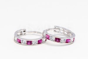 Pridané do zoznamu, Kruhové náušnice zlaté AUNAUK000254, cena <span class="woocommerce-Price-amount amount"><bdi>243,00&nbsp;<span class="woocommerce-Price-currencySymbol">&euro;</span></bdi></span>.