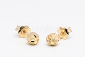 Pridané do zoznamu, Napichovacie náušnice zlaté AUNAUN000291, cena <span class="woocommerce-Price-amount amount"><bdi>207,00&nbsp;<span class="woocommerce-Price-currencySymbol">&euro;</span></bdi></span>.