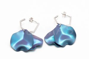 Pridané do zoznamu, Visiace náušnice strieborné AGNAUV000205, cena <span class="woocommerce-Price-amount amount"><bdi>103,00&nbsp;<span class="woocommerce-Price-currencySymbol">&euro;</span></bdi></span>.