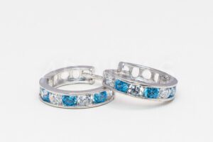 Pridané do zoznamu, Kruhové náušnice zlaté AUNAUK000359, cena <span class="woocommerce-Price-amount amount"><bdi>234,00&nbsp;<span class="woocommerce-Price-currencySymbol">&euro;</span></bdi></span>.