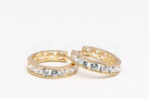 Pridané do zoznamu, Kruhové náušnice zlaté AUNAUK000361, cena <span class="woocommerce-Price-amount amount"><bdi>270,00&nbsp;<span class="woocommerce-Price-currencySymbol">&euro;</span></bdi></span>.