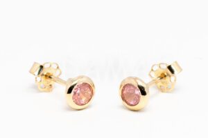 Pridané do zoznamu, Napichovacie náušnice zlaté AUNAUN000398, cena <span class="woocommerce-Price-amount amount"><bdi>126,00&nbsp;<span class="woocommerce-Price-currencySymbol" translate="no">&euro;</span></bdi></span>.