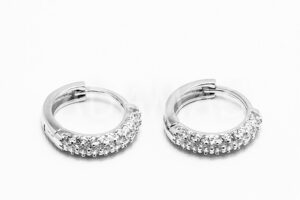 Pridané do zoznamu, Kruhové náušnice strieborné AGNAUK000586, cena <span class="woocommerce-Price-amount amount"><bdi>28,00&nbsp;<span class="woocommerce-Price-currencySymbol" translate="no" dir="auto">&euro;</span></bdi></span>.
