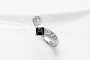 Pridané do zoznamu, Dámsky prsteň zlatý s čiernym zirkónom AUPD000088, cena <span class="woocommerce-Price-amount amount"><bdi>405,00&nbsp;<span class="woocommerce-Price-currencySymbol">&euro;</span></bdi></span>.