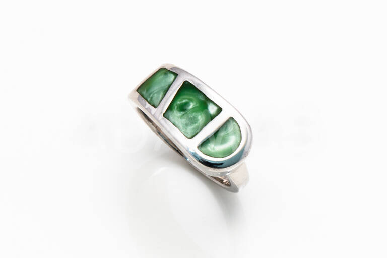 Dámsky prsteň strieborný so zeleným emailom AGPD000024