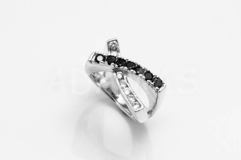 Dámsky prsteň strieborný s čiernymi zirkónmi AGPD000081