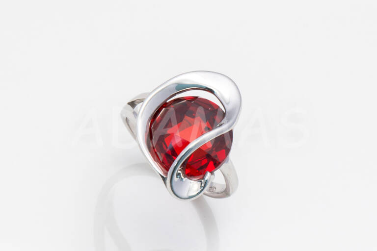Dámsky prsteň strieborný s červeným zirkónom AGPD000131